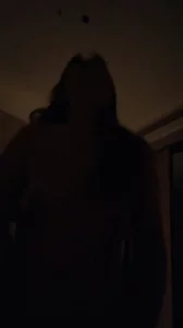 黑漆漆的